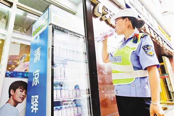 中国市民的“公益冰箱”让炎热的夏天不再炎热
